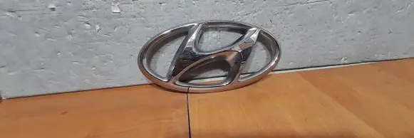 Hyundai Santa Fe Manufacturer badge logo/emblem 863002WAA0