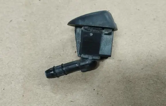 Jeep Renegade Windshield washer spray nozzle 
