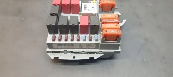 Fiat Croma Relay mounting block 51804117