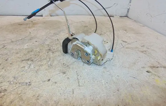 Subaru Legacy Front door lock 61032AJ140 61032AJ160