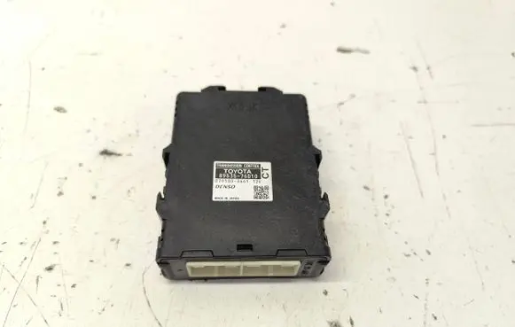Toyota Prius (XW30) Gearbox control unit/module 8953576010