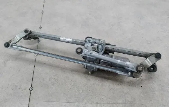 Skoda Octavia Mk2 (1Z) Front wiper linkage 1Z1955601