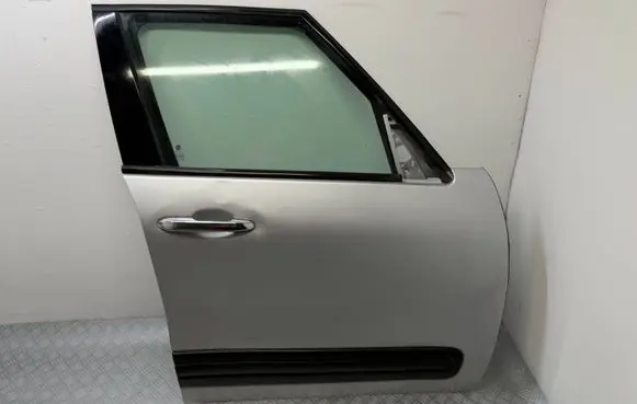 Fiat 500L Front door 
