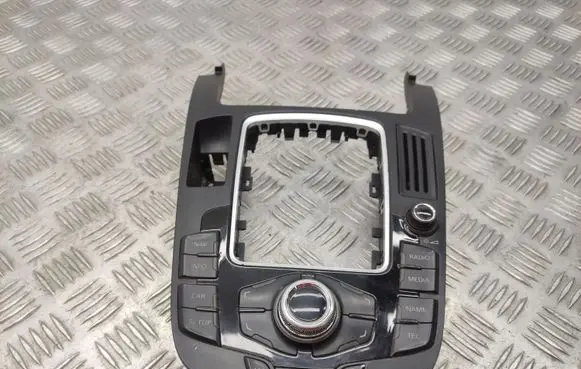 Head unit multimedia control