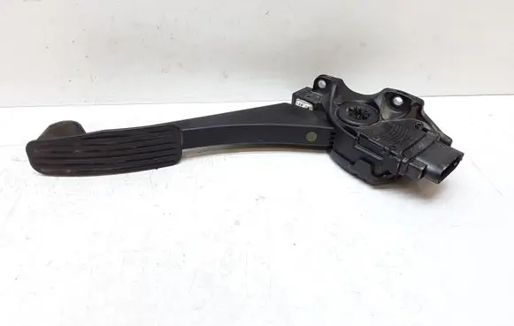 Volvo V70 Accelerator throttle pedal 30715175