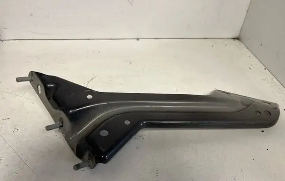Audi Q5 SQ5 Fender mounting bracket 8R0821136