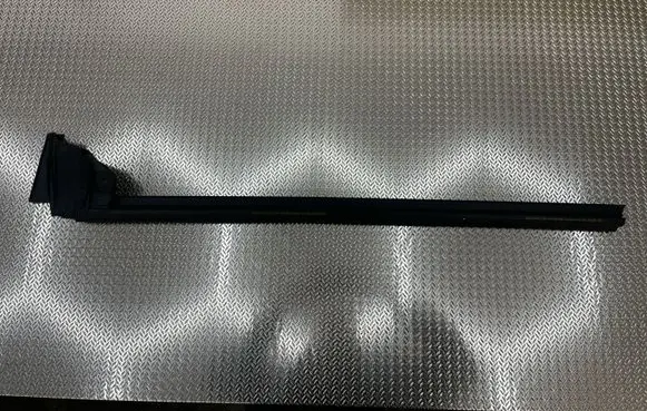 Tesla Model 3 Door glass trim 109049600E