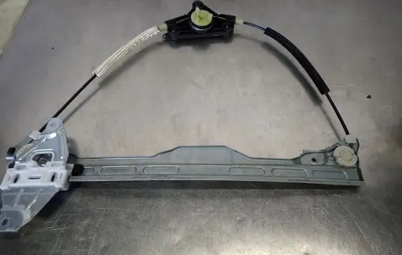 Peugeot 301 Front door electric window regulator 9674412380