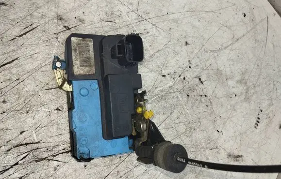 Volvo S60 Front door lock 8650546