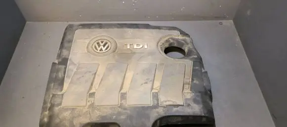 Volkswagen Golf VI Engine cover (trim)