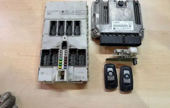 BMW 3 F30 F35 F31 Engine ECU kit and lock set 0281019810