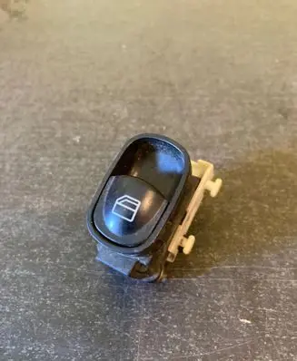 Mercedes-Benz C W203 Electric window control switch 501807 A2038200210 170302NQ04