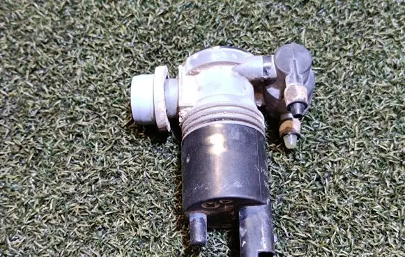 Opel Vivaro Windscreen/windshield washer pump 1024583