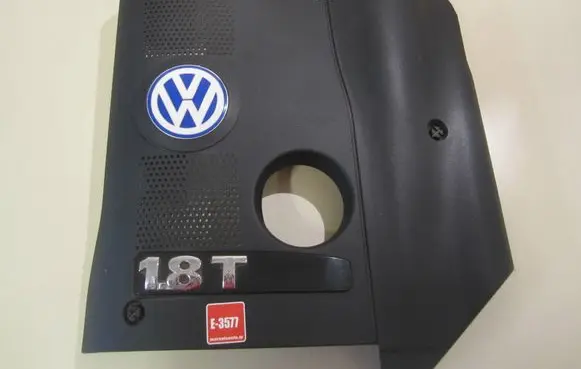 Volkswagen PASSAT B5.5 Engine cover (trim) 058103724AG