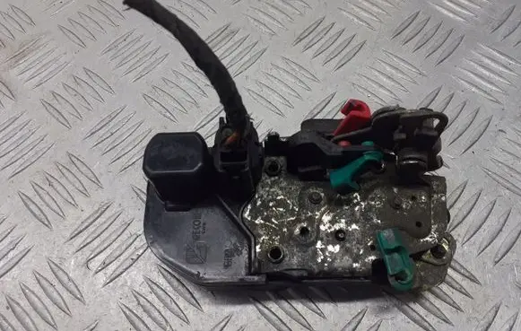 Chrysler 300M Rear door lock