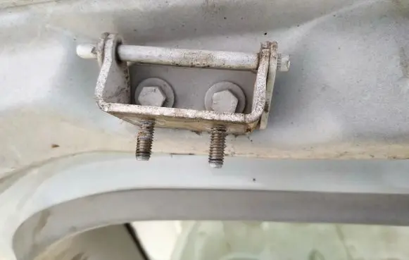 Ford Mondeo Mk III Tailgate/trunk/boot hinge