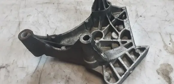 Volkswagen Touran I Engine mounting bracket 03G199207A