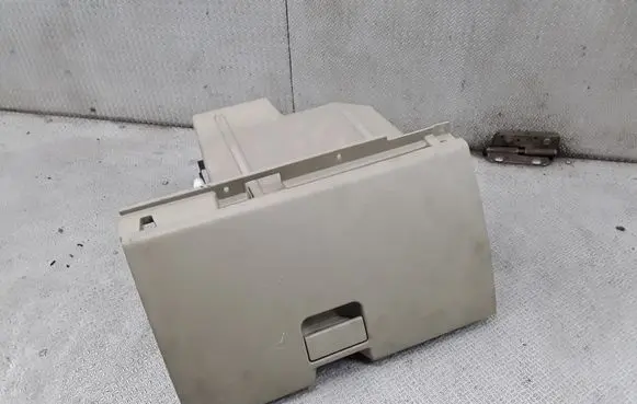 Nissan Prairie Glove box
