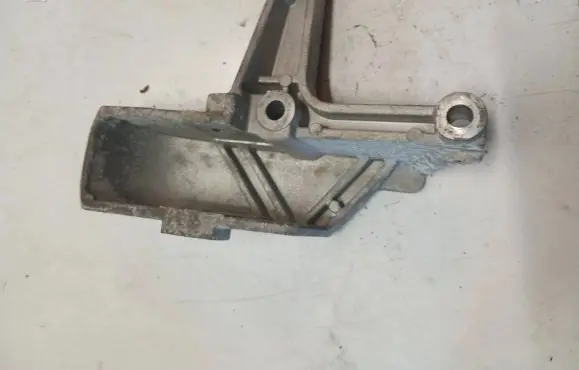 Volvo XC90 Engine mounting bracket 30680710