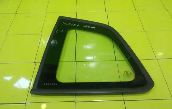 SsangYong Rodius Front triangle window/glass 