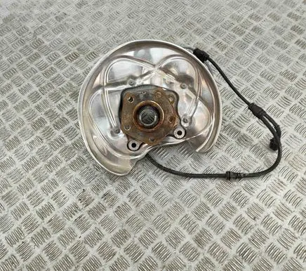 Rear wheel hub