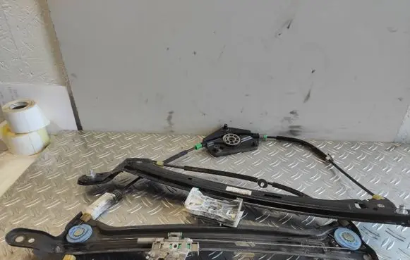 Audi A5 Sportback 8TA Front window lifting mechanism without motor 8T8837462A