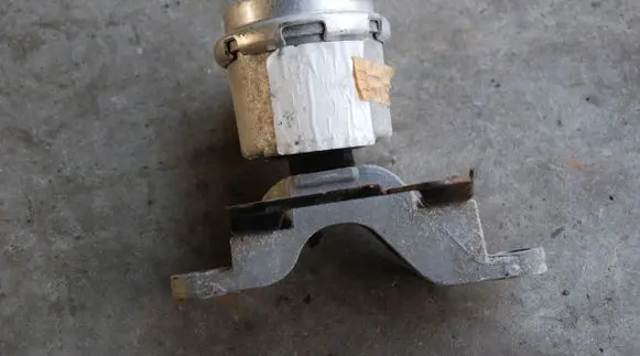 Ford Mondeo MK V Engine mounting bracket 115KM