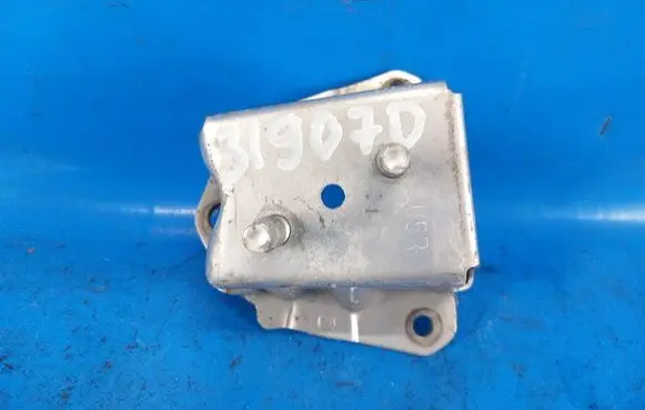 Toyota Prius (XW30) Rear bumper mounting bracket 5201547040