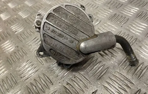 Mercedes-Benz S W220 Vacuum pump A61123065