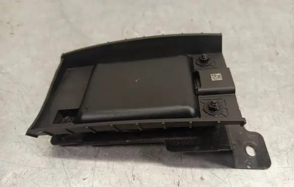 Hyundai i30 fastback Distronic sensor radar 95821G4100 D10000277 AB302A3310