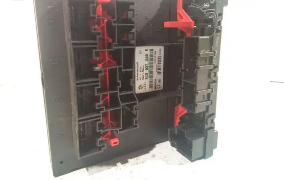 Volkswagen Golf V Comfort/convenience module 3C0937049E F005V00526