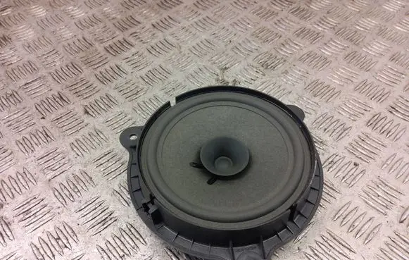 Nissan Juke I F15 Rear door speaker