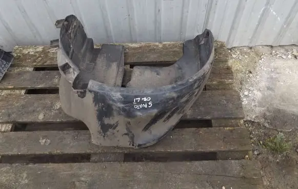 Rear arch fender liner splash guards