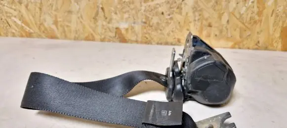 Ford Mondeo Mk III Front seatbelt 040125
