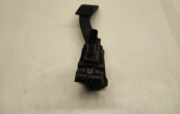 Volkswagen Jetta VII Accelerator throttle pedal 5QM723503