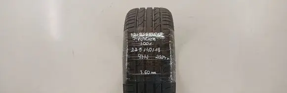 Volkswagen Golf VII R19 summer tire 