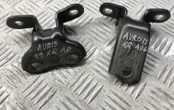 Toyota Auris 150 Front door hinges set 6872002060 6874002050