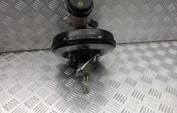 Volvo S40, V40 Brake booster 30884422