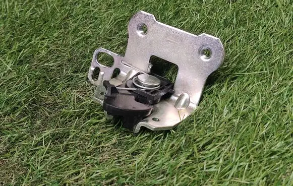 Mercedes-Benz E W212 Seat back rest lock catch A2049200572