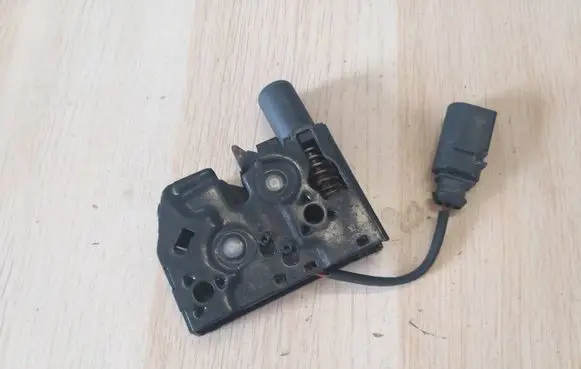 Audi A1 Engine bonnet/hood lock/catch 8X0823509B