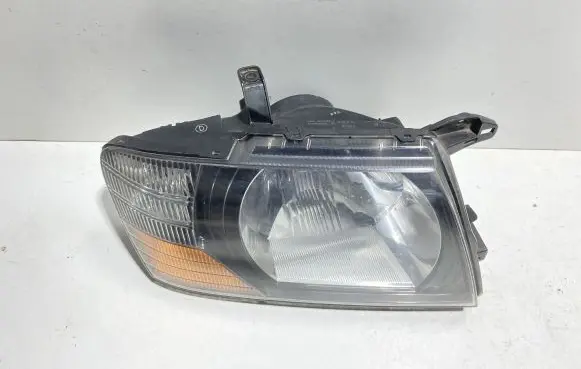 Mitsubishi Pajero Headlight/headlamp 10087420