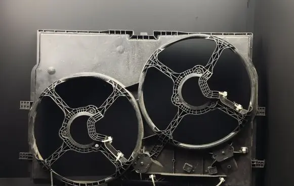 Radiator cooling fan shroud