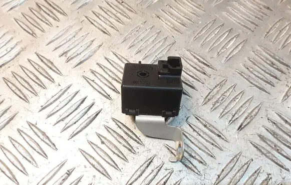 Toyota Corolla Verso AR10 Horn buzzer relay 8665013010