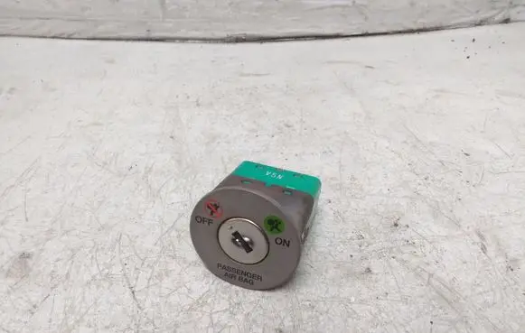 Hyundai Santa Fe Passenger airbag on/off switch 