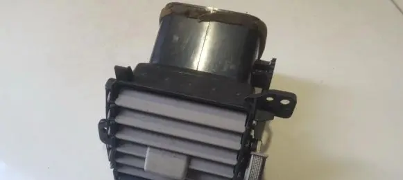 Toyota Auris 150 Dash center air vent grill