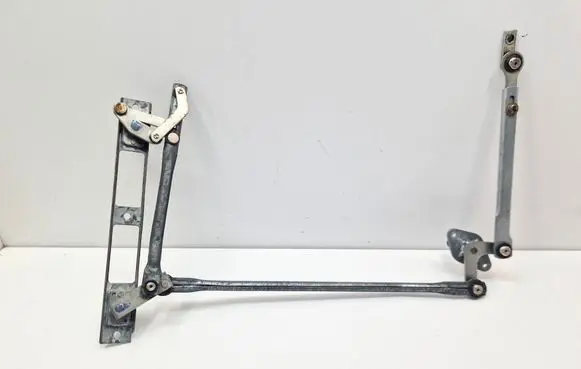 Mercedes-Benz SLC C107 Front wiper linkage and motor 3390792168