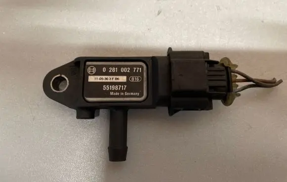 Opel Astra H Air pressure sensor 55198717