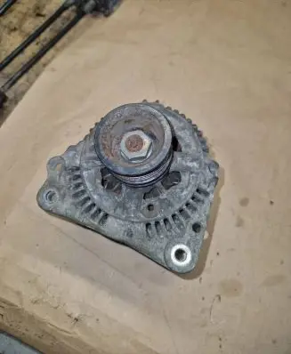 Volkswagen Golf IV Generator/alternator 037903025C 0123320034