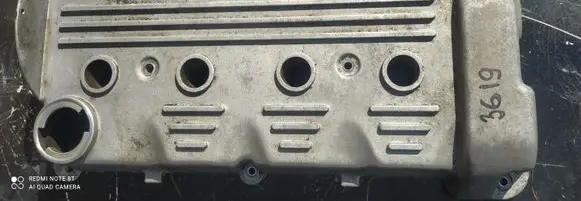 Volkswagen PASSAT B3 Rocker cam cover 027103475E