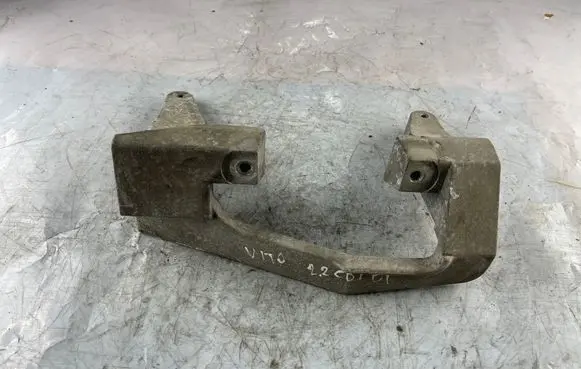 Mercedes-Benz Vito Viano W638 Engine mounting bracket A6382661101
